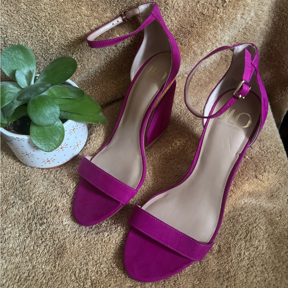 Jennifer Lopez Fuchsia Ankle Strap Heels size 9 1/2.
